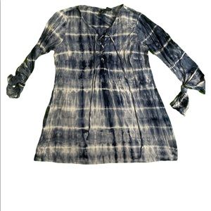 New Directions Size Large Blue Tie dye Shirt